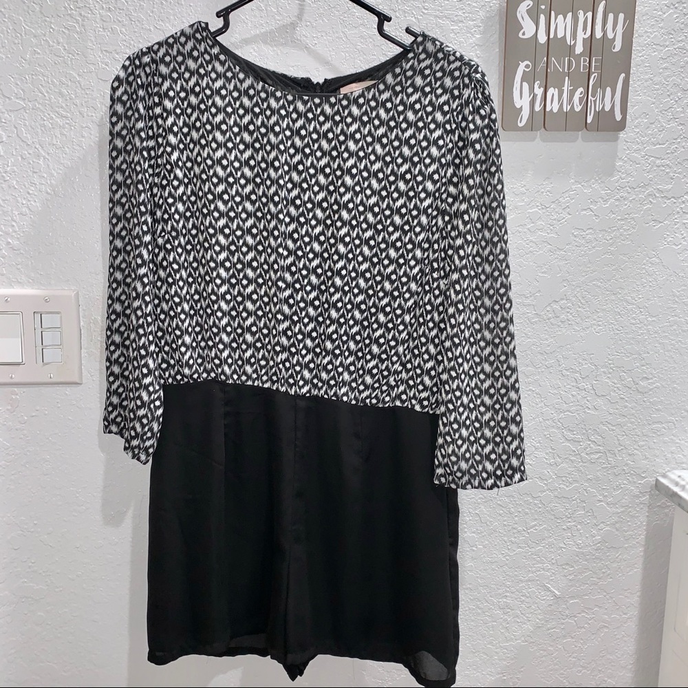 Black and White short rumper!